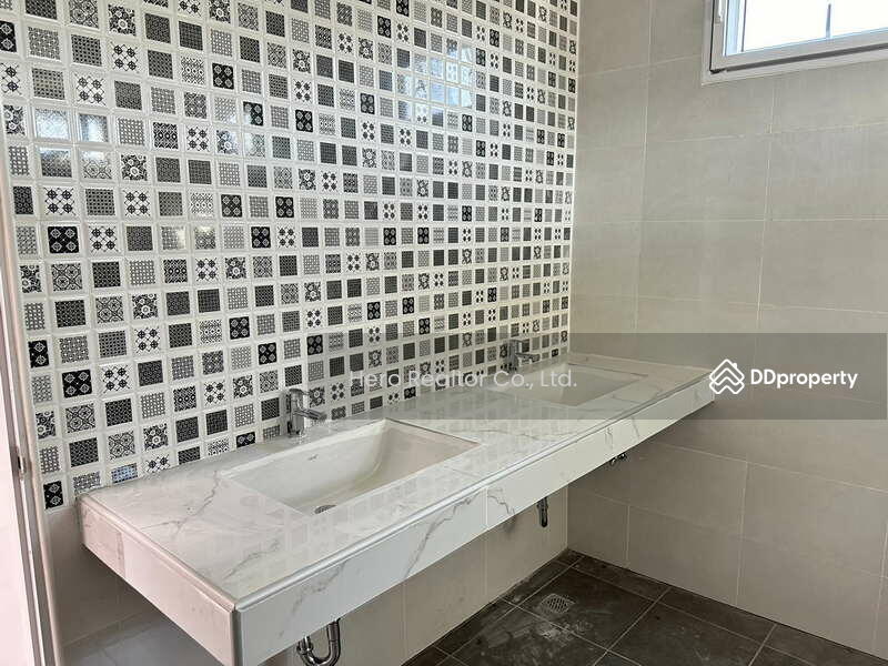 ให้เช่า - For Rent Bangkok Warehouse Raminthra Road MRT Maiyalap Bang Khen BRE23214, กรุงเทพ
