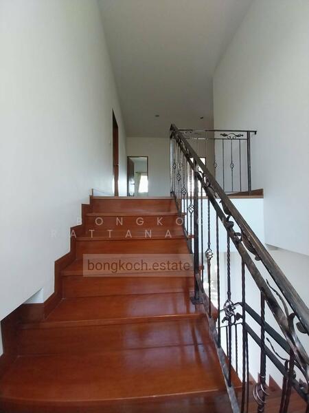 บันได้ขึ้นชั้นบน