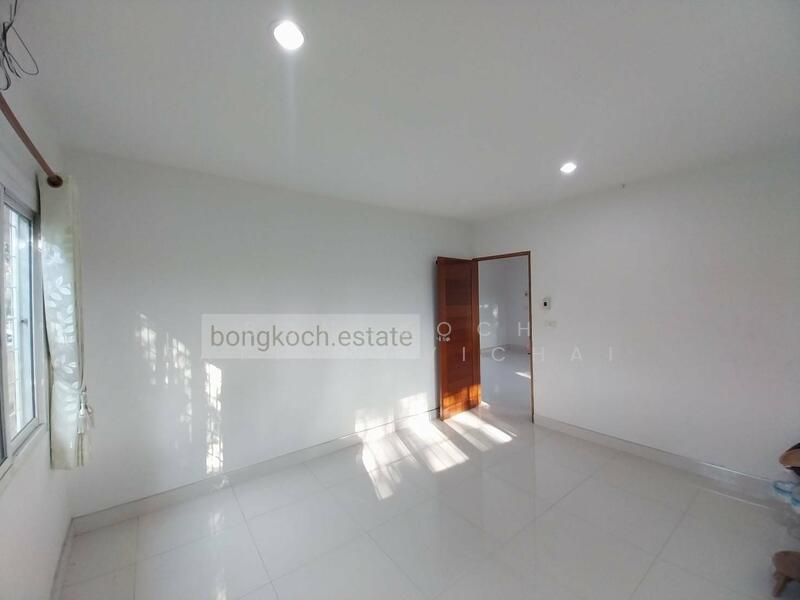 ห้องนอนชั้้นล่าง