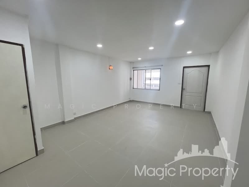 Phetchaburi Road, Bangkok, Bang Kapi, Huai Khwang, Bangkok, , 280 sqm, Shophouse For Sale, by Magic Property, 11676854 - DDproperty.com