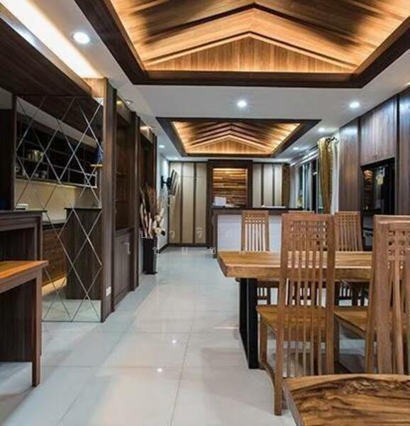 ขาย - ขายโรงแรม ใกล้ประตูเชียงใหม่ กลางมือง อยู่เขตเมืองเก่า เนื้อที่131 ตารางวา 13 ห้องนอน 13 ห้องน้ำ, เชียงราย