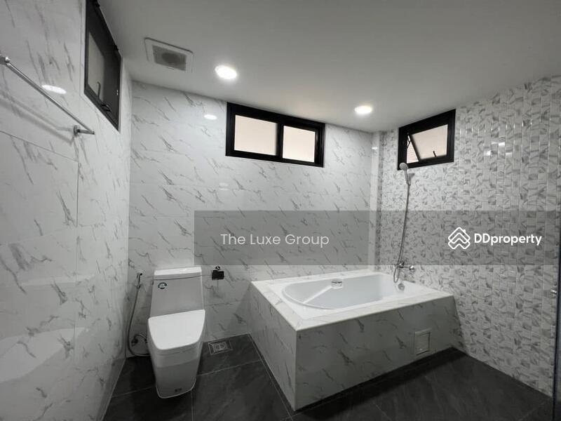 ให้เช่า - Townhouse in Sukhumvit 26, กรุงเทพ