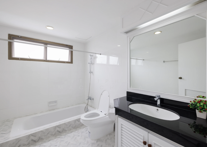 Apartment Unit for Rent, Pet friendly 3 beds 250 sq.m., Bangkok, Khlong Toei, Khlong Toei, Bangkok, 3 Bedrooms, 250 sqm, Apartment For Rent, by Kittiphop Machchima, 11679218 - DDproperty.com