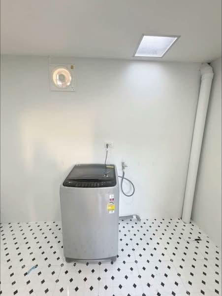 ให้เช่าบ้านแฝด ม.เฮ้าส์ออฟคานารี สวนเสือ ศรีราชา พร้อมอยู่, Chon Buri (Pattaya), Surasak, Si Racha, Chon Buri (Pattaya), 4 Bedrooms, 160 sqm, Single Detached House For Rent, by Dusit Saengfa, 11680238 - DDproperty.com