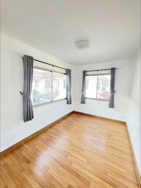 ให้เช่าบ้านแฝด ม.เฮ้าส์ออฟคานารี สวนเสือ ศรีราชา พร้อมอยู่, ชลบุรี, สุรศักดิ์, ศรีราชา, ชลบุรี, 160 ตร.ม., บ้านเดี่ยว ให้เช่า, โดย ดุสิต แสงฟ้า, 11680238 - DDproperty.com