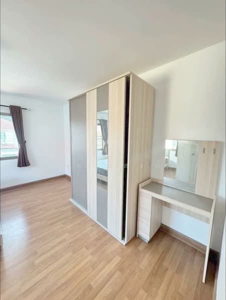 ให้เช่าบ้านแฝด ม.เฮ้าส์ออฟคานารี สวนเสือ ศรีราชา พร้อมอยู่, ชลบุรี, สุรศักดิ์, ศรีราชา, ชลบุรี, 160 ตร.ม., บ้านเดี่ยว ให้เช่า, โดย ดุสิต แสงฟ้า, 11680238 - DDproperty.com