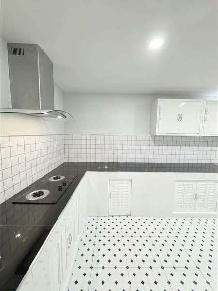 ให้เช่าบ้านแฝด ม.เฮ้าส์ออฟคานารี สวนเสือ ศรีราชา พร้อมอยู่, ชลบุรี, สุรศักดิ์, ศรีราชา, ชลบุรี, 160 ตร.ม., บ้านเดี่ยว ให้เช่า, โดย ดุสิต แสงฟ้า, 11680238 - DDproperty.com