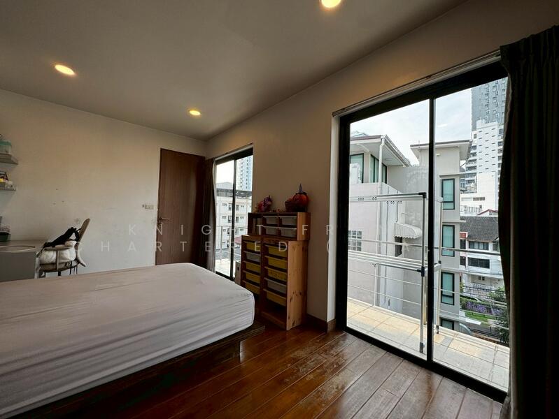 House in Thonglor, Bangkok, Khlong Tan Nua, Watthana, Bangkok, 3 Bedrooms, 800 sqm, Single Detached House For Rent, by Knight Frank Chartered (Thailand) Co.,Ltd, 11681173 - DDproperty.com