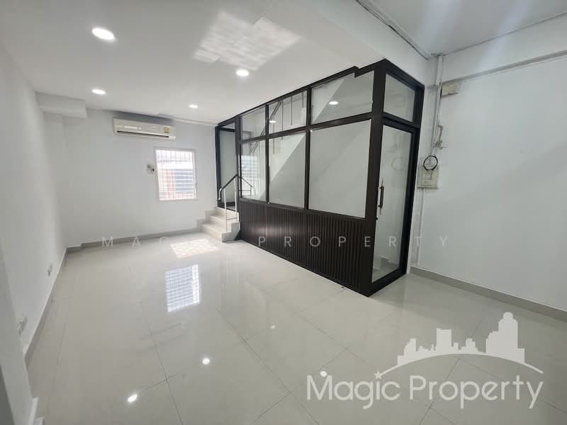 อาคารพาณิชย์ 5 ชั้น บนถนนเพชรบุรี, Bangkok, Bang Kapi, Huai Khwang, Bangkok, , 280 sqm, Shophouse For Rent, by Magic Property, 11681771 - DDproperty.com