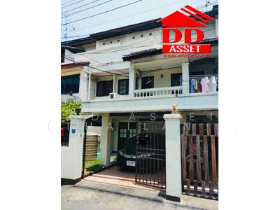 ขาย - ขาย / ให้เช่า ทาวน์โฮม ออฟฟิศ ซอยลาดพร้าว 128/1 เพียง 50 เมตร จากสถานีรถไฟฟ้า รหัส : T8101, กรุงเทพ