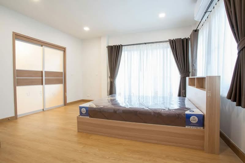 Casa Ville Watcharapon-Sukhapibarn 5, Bangkok, Sukhaphiban 5 Road, O-Ngoen, Sai Mai, Bangkok, 4 Bedrooms, 260 sqm, Single Detached House For Rent, by ปรินทร์ญาดา ชิณโชติ, 11682444 - DDproperty.com