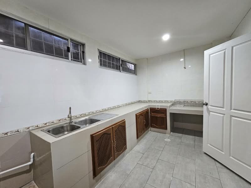 Baan Klang Muang Luzern Sukhumvit, Bangkok, Sukhumvit 77 Road, Suan Luang, Suan Luang, Bangkok, 3 Bedrooms, 200 sqm, Townhouse For Rent, by Khun Archie, 11683065 - DDproperty.com