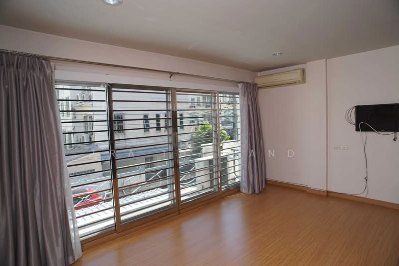 Baan Klang Muang The Royal Monaco Srinakarin-Pattanakarn, Bangkok, Rama 9 Road, Soi 43, Suan Luang, Bangkok, 3 Bedrooms, 180 sqm, Townhouse For Sale, by ERA Thailand, 11683840 - DDproperty.com