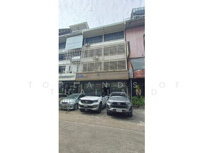 ขาย - ขาย อาคารพาณิชย์ ทำเลรถไฟฟ้า BTS ความสูง 4 ชั้น เนื้อที่ 35 ตร.วา พื้นที่ 480 ตร.ม. จอดรถได้ 3 คัน, กรุงเทพ