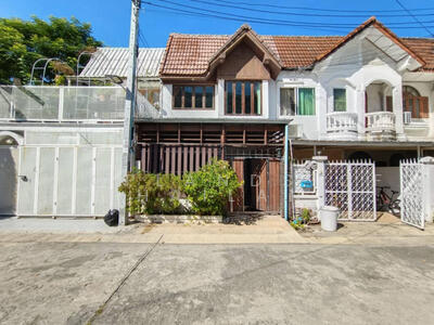 ขาย - ขาย ทาวน์โฮม พัฒนาการ ใกล้ทางด่วน เนื้อที่ 20 ตร.วา พื้นที่ 125 ตร.ม. 2 นอน 3 น้ำ จอดรถได้ 1-2 คัน, กรุงเทพ