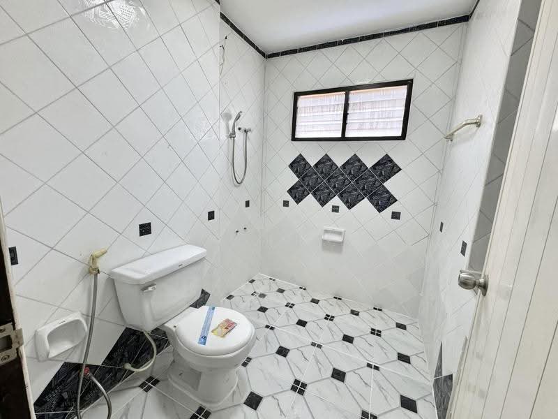 ให้เช่าบ้านเดี่ยว ม.ราชาวดี ไร่กล้วย ศรีราชา, Chon Buri (Pattaya), Surasak, Si Racha, Chon Buri (Pattaya), 3 Bedrooms, 200 sqm, Single Detached House For Rent, by Dusit Saengfa, 11687817 - DDproperty.com