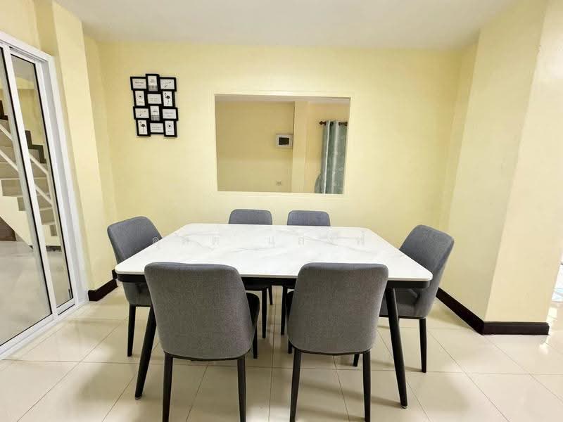 ให้เช่าบ้านเดี่ยว ม.ราชาวดี ไร่กล้วย ศรีราชา, Chon Buri (Pattaya), Surasak, Si Racha, Chon Buri (Pattaya), 3 Bedrooms, 200 sqm, Single Detached House For Rent, by Dusit Saengfa, 11687817 - DDproperty.com