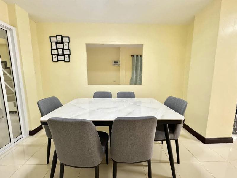 ให้เช่าบ้านเดี่ยว ม.ราชาวดี ไร่กล้วย ศรีราชา, Chon Buri (Pattaya), Surasak, Si Racha, Chon Buri (Pattaya), 3 Bedrooms, 200 sqm, Single Detached House For Rent, by Dusit Saengfa, 11687817 - DDproperty.com