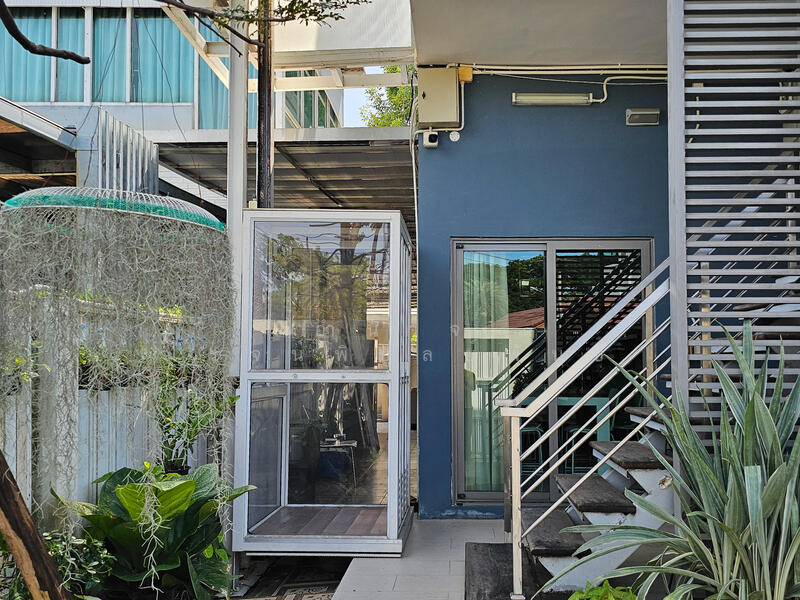 อาคาร 2 ชั้น พร้อมลิฟต์