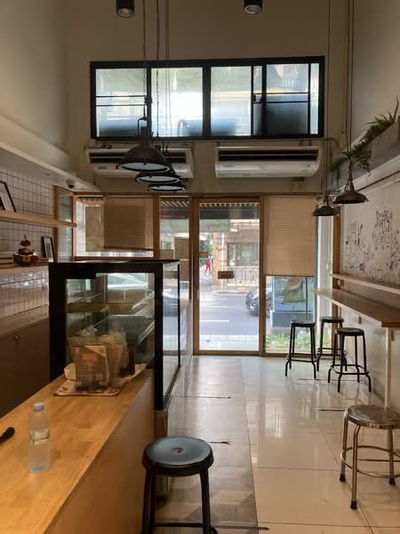 ขายอาคารทาวเฮ้าส์ สีลม บางรัก : Townhouse for sale, Silom, Bang Rak, Bangkok, Bang Rak, Bang Rak, Bangkok, , 240 sqm, Shophouse For Sale, by TOAH T., 11688981 - DDproperty.com