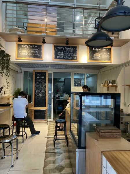 ขายอาคารทาวเฮ้าส์ สีลม บางรัก : Townhouse for sale, Silom, Bang Rak, Bangkok, Bang Rak, Bang Rak, Bangkok, , 240 sqm, Shophouse For Sale, by TOAH T., 11688981 - DDproperty.com