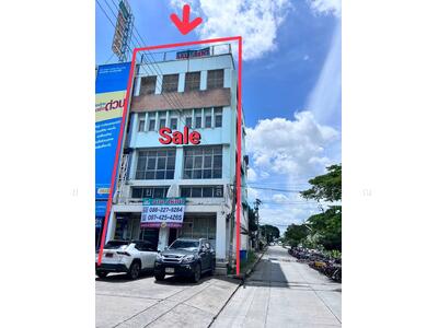 ขาย - ขายอาคารพาณิชย์ 4 ชั้นครึ่ง ห้องมุมสองคูหา 36 ตรว. ติดถนนใหญ่ร่มเกล้า 36, กรุงเทพ