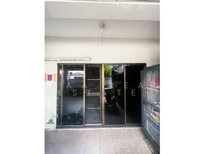 ขาย - ขายด่วน!! ทาวน์เฮ้าส์ 2 ชั้น หมู่บ้านสินธร แฮปปี้แลนด์ ทำเลดี ใกล้รถไฟฟ้าสายสีเหลือง ราคาพิเศษ, กรุงเทพ