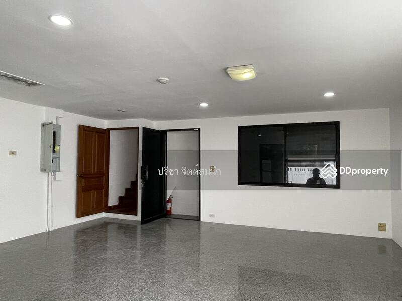 For Rent - Townhouse new renovated in Ploen Chit, Bangkok
