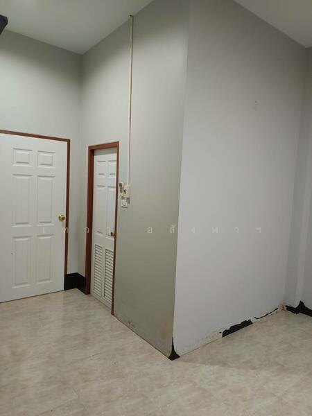 ขาย - ขายบ้านเดี่ยว พฤกษาแลนด์ หนองชาก บ้านบึง ชลบุรี เนื้อที่ 93.4 ตร.ว. จอดรถในบ้าน 4 คัน หน้าบ้าน 3 คัน, ชลบุรี