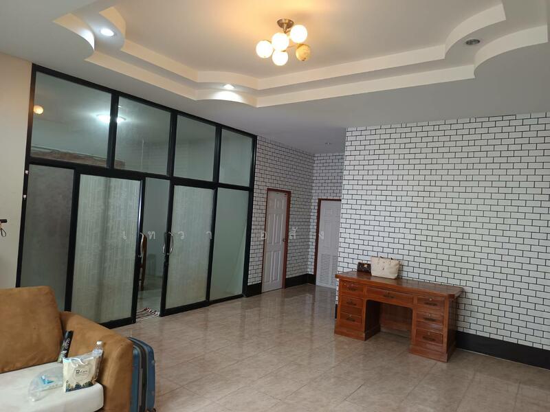 ขาย - ขายบ้านเดี่ยว พฤกษาแลนด์ หนองชาก บ้านบึง ชลบุรี เนื้อที่ 93.4 ตร.ว. จอดรถในบ้าน 4 คัน หน้าบ้าน 3 คัน, ชลบุรี