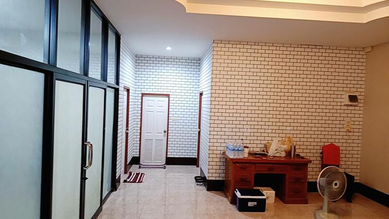 ขาย - ขายบ้านเดี่ยว พฤกษาแลนด์ หนองชาก บ้านบึง ชลบุรี เนื้อที่ 93.4 ตร.ว. จอดรถในบ้าน 4 คัน หน้าบ้าน 3 คัน, ชลบุรี