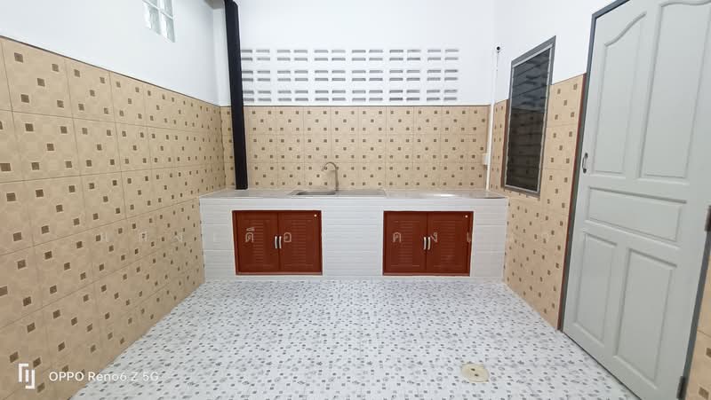 2bedroom townhouse renovate near bypass Nongmon road Chonburi, Chon Buri (Pattaya), 8 เทศบาลพัฒนา, Mhueng, Muang Chon Buri, Chon Buri (Pattaya), 2 Bedrooms, 168 sqm, Townhouse For Sale, by แสงเดือน คงแนวดี, 11698387 - DDproperty.com