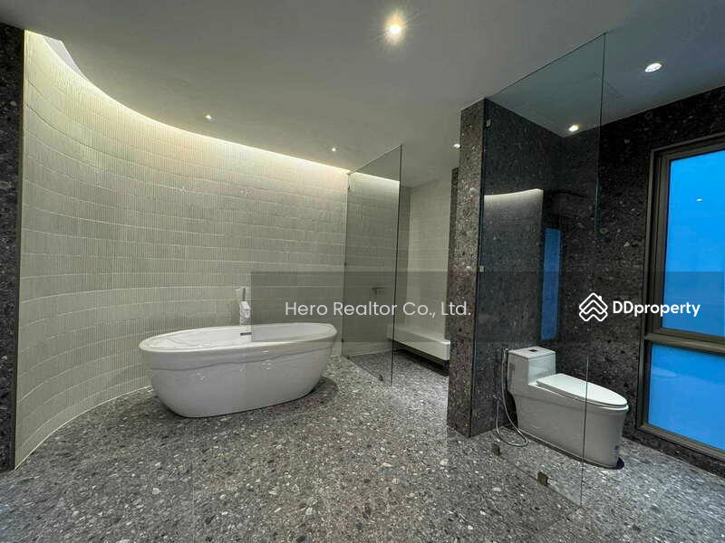 ขาย - For Sale Bangkok Home Office Ratchadaphisek Road BTS Ratchayothin Chatuchak BRE23335, กรุงเทพ