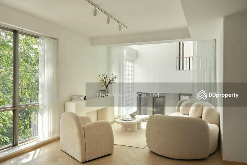 ขาย - For Sale Bangkok Home Office Ratchadaphisek Road BTS Ratchayothin Chatuchak BRE23335, กรุงเทพ