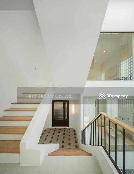 ขาย - For Sale Bangkok Home Office Ratchadaphisek Road BTS Ratchayothin Chatuchak BRE23335, กรุงเทพ