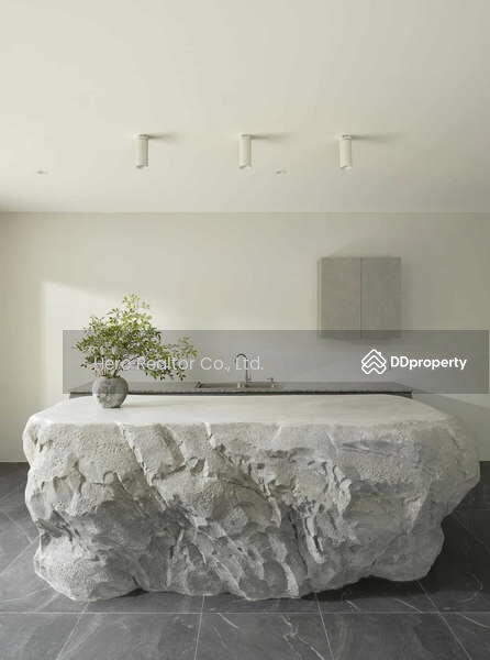 ขาย - For Sale Bangkok Home Office Ratchadaphisek Road BTS Ratchayothin Chatuchak BRE23335, กรุงเทพ