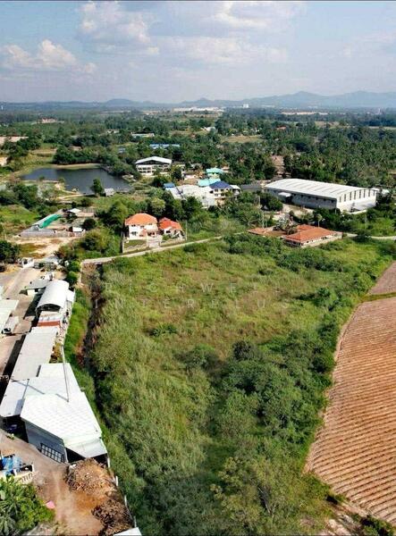 House for sale with 7 rai of land in Takhian Tia, on 2 sides of a concrete road, next to a canal, Chon Buri (Pattaya), Ta Khian Tia, Bang Lamung (Pattaya), Chon Buri (Pattaya), , 12,168 sqm, Land For Sale, by RICHWELL INTERPLUS, 11699746 - DDproperty.com