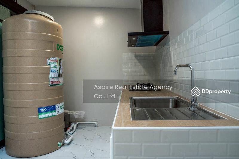 ขาย - ทาวน์โฮม 4 ชั้น 3 ห้องนอน ตกแต่งใหม่, กรุงเทพ