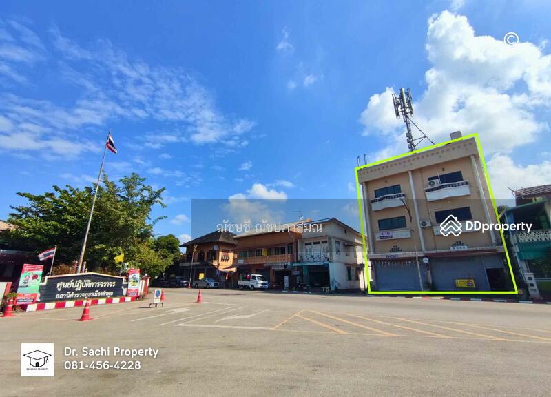 ขาย - อาคารพาณิชย์ ตัวเมืองลำพูน 2 คูหา 35.1 ตรว. (ห้องมุม) ใกล้ วัดพระธาตุหริภุญชัย, ลำพูน