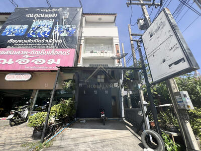 ขาย - อาคารพาณิชย์ 3.5 ชั้น ติดถนน เครือสหพัฒน์ ศรีราชา, ชลบุรี