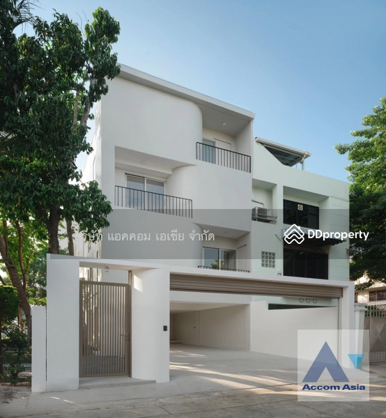 ขาย - 2 Bedrooms House for Sale in Ratchadaphisek, Bangkok near BTS Ratchayothin, กรุงเทพ