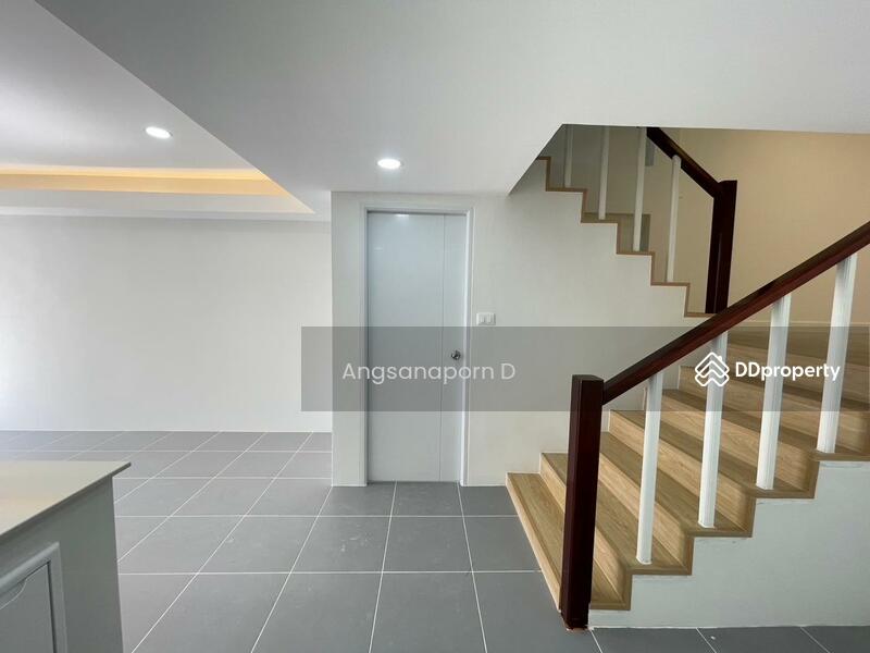 ขาย - ทาวน์โฮม 3 ชั้น เล่นระดับ ตกแต่งใหม่พร้อมอยู่ ใกล้สถานีรถไฟฟ้า สามัคคี, นนทบุรี