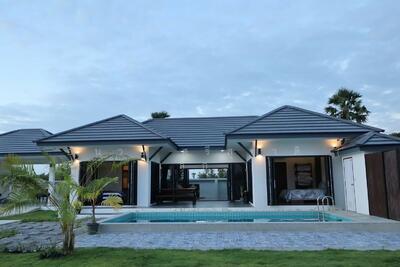 ขาย - ขายบ้านพร้อมที่ดิน สไตล์พูลวิลล่า อำเภอชะอำ จังหวัดเพชรบุรี, เพชรบุรี