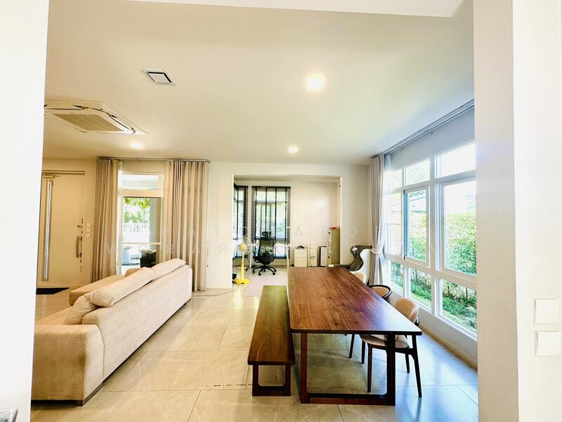 ขาย - มัณฑนา 2 มอเตอร์เวย์ - กรุงเทพกรีฑาตัดใหม่ : Mantana 2 Motorway - New Krungthepkreetha, กรุงเทพ