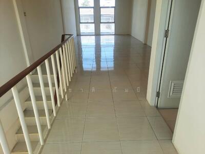 ขาย - ขายตึกแถว 4 ชั้น ติดถนนเทพประสิทธิ์ ซอย 6 บางละมุง สภาพเรียบร้อยพร้อมใช้ประโยชน์, ชลบุรี