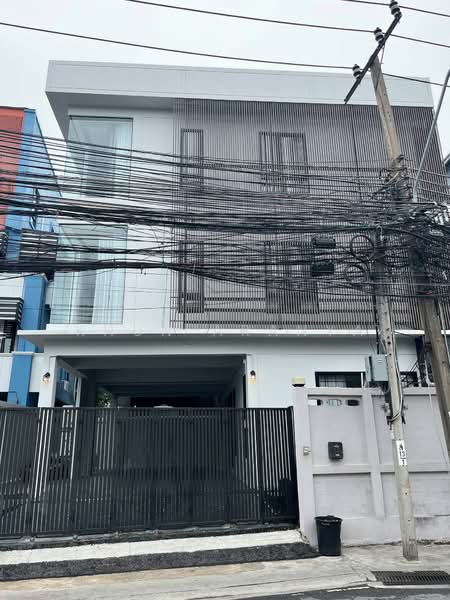 ไม่ทราบชื่อ, Bangkok, Huai Khwang, Huai Khwang, Bangkok, 5 Bedrooms, 300 sqm, Single Detached House For Rent, by Khun Aranya, 11713458 - DDproperty.com
