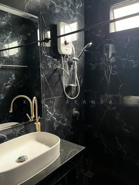 ไม่ทราบชื่อ, Bangkok, Huai Khwang, Huai Khwang, Bangkok, 5 Bedrooms, 300 sqm, Single Detached House For Rent, by Khun Aranya, 11713458 - DDproperty.com