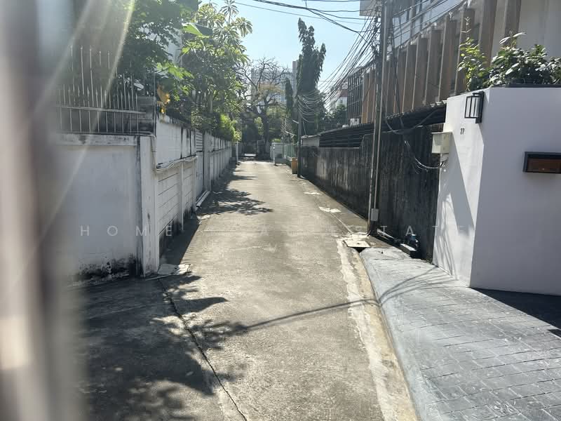 ที่ดินพร้อมสิ่งปลูกสร้าง สุขุมวิท 40 - 42, Bangkok, Phra Kanong, Khlong Toei, Bangkok, , 684 sqm, Land For Sale, by HOME Real Estate Service, 11717998 - DDproperty.com
