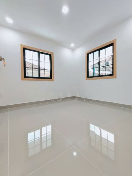 Baan Pruksa 9, Pathum Thani, Yothathikan Khu Khot-Khlong Luang Road, Khlong Sam, Khlong Luang, Pathum Thani, 3 Bedrooms, 100 sqm, Townhouse For Sale, by Connex Property, 11718907 - DDproperty.com