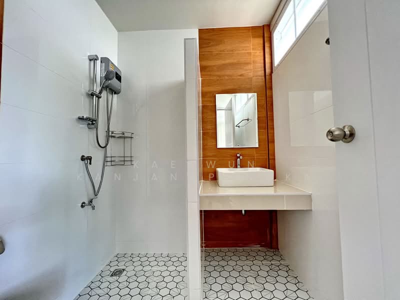 HB39 : House/Home Stay for sale in Rimkok area, Chiangrai, Chiang Rai, Rim Kok, Muang Chiang Rai, Chiang Rai, 5 Bedrooms, 269 sqm, Single Detached House For Sale, by Kaekwun Kanjanapungka, 11719579 - DDproperty.com